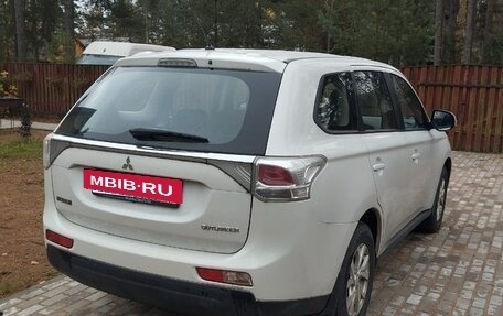 Mitsubishi Outlander III рестайлинг 3, 2014 год, 949 000 рублей, 3 фотография
