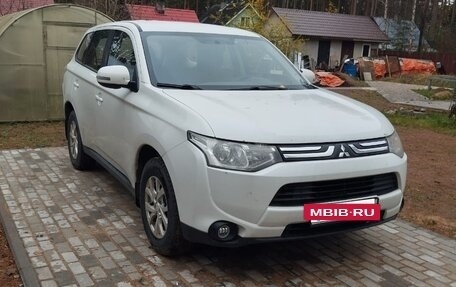 Mitsubishi Outlander III рестайлинг 3, 2014 год, 949 000 рублей, 2 фотография