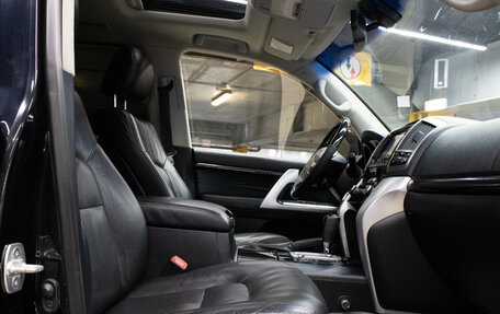 Toyota Land Cruiser 200, 2013 год, 3 549 000 рублей, 32 фотография