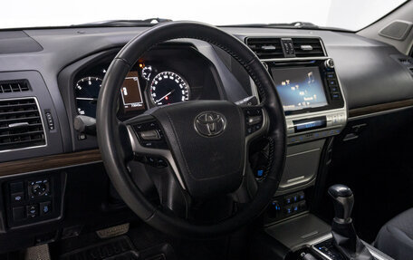 Toyota Land Cruiser Prado 150 рестайлинг 2, 2017 год, 5 250 000 рублей, 10 фотография