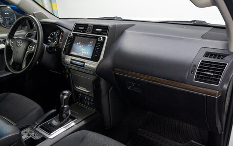 Toyota Land Cruiser Prado 150 рестайлинг 2, 2017 год, 5 250 000 рублей, 19 фотография