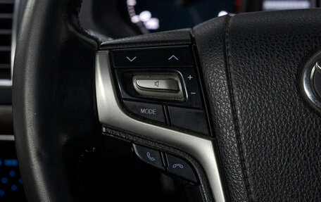 Toyota Land Cruiser Prado 150 рестайлинг 2, 2017 год, 5 250 000 рублей, 23 фотография