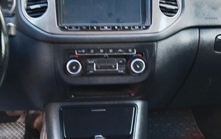 Volkswagen Tiguan I, 2011 год, 970 000 рублей, 11 фотография