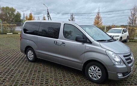 Hyundai H-1 II рестайлинг, 2017 год, 1 650 000 рублей, 2 фотография