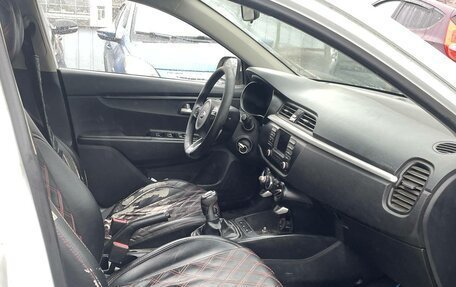 KIA Rio IV, 2018 год, 828 000 рублей, 10 фотография