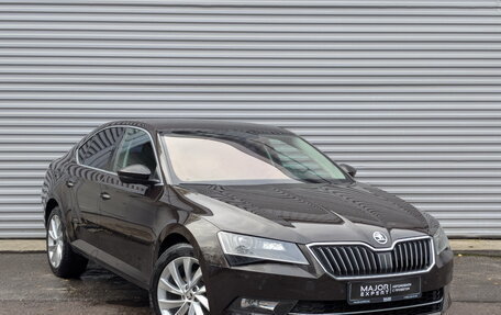 Skoda Superb III рестайлинг, 2017 год, 1 730 000 рублей, 3 фотография