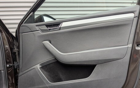 Skoda Superb III рестайлинг, 2017 год, 1 730 000 рублей, 25 фотография