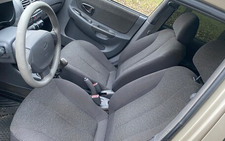 Hyundai Accent II, 2005 год, 210 000 рублей, 23 фотография