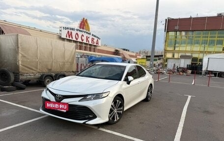Toyota Camry, 2018 год, 1 900 000 рублей, 3 фотография