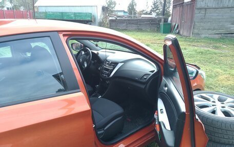 Hyundai Solaris II рестайлинг, 2015 год, 1 200 000 рублей, 5 фотография