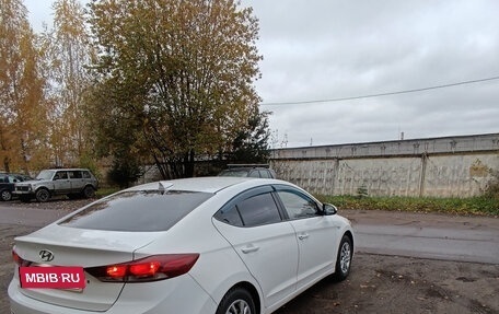 Hyundai Elantra VI рестайлинг, 2017 год, 1 600 000 рублей, 6 фотография