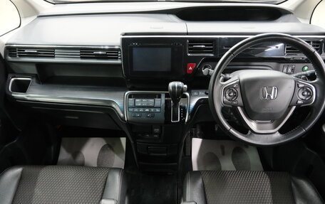 Honda Stepwgn IV, 2015 год, 2 099 000 рублей, 17 фотография