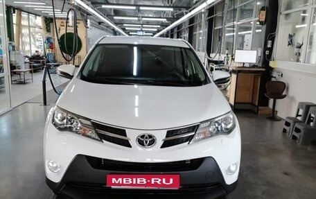 Toyota RAV4, 2014 год, 1 860 000 рублей, 3 фотография