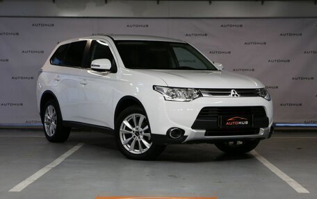 Mitsubishi Outlander III рестайлинг 3, 2014 год, 1 370 000 рублей, 1 фотография