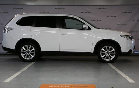 Mitsubishi Outlander III рестайлинг 3, 2014 год, 1 370 000 рублей, 8 фотография