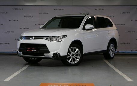 Mitsubishi Outlander III рестайлинг 3, 2014 год, 1 370 000 рублей, 3 фотография