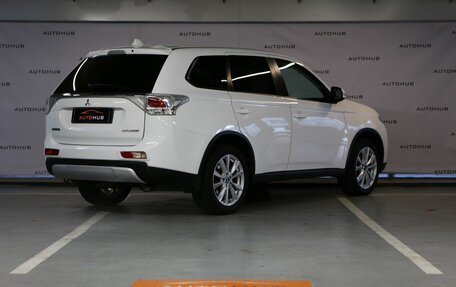 Mitsubishi Outlander III рестайлинг 3, 2014 год, 1 370 000 рублей, 7 фотография