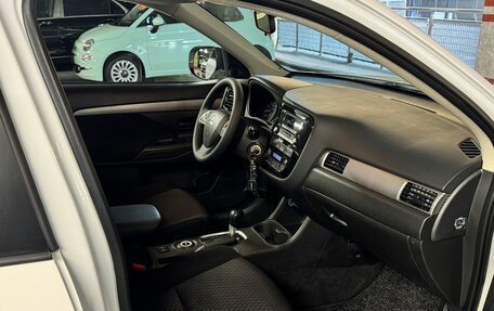 Mitsubishi Outlander III рестайлинг 3, 2014 год, 1 370 000 рублей, 12 фотография