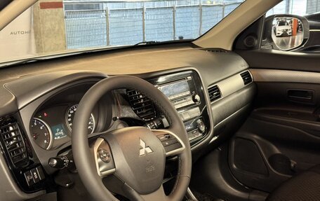 Mitsubishi Outlander III рестайлинг 3, 2014 год, 1 370 000 рублей, 13 фотография