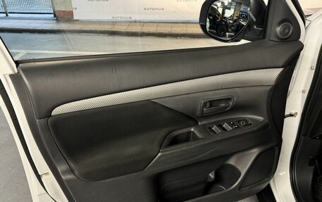 Mitsubishi Outlander III рестайлинг 3, 2014 год, 1 370 000 рублей, 11 фотография