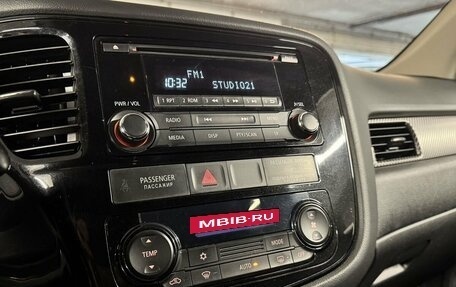 Mitsubishi Outlander III рестайлинг 3, 2014 год, 1 370 000 рублей, 15 фотография