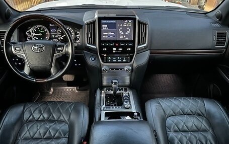 Toyota Land Cruiser 200, 2018 год, 7 500 000 рублей, 10 фотография