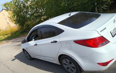 Hyundai Solaris II рестайлинг, 2015 год, 1 200 000 рублей, 3 фотография