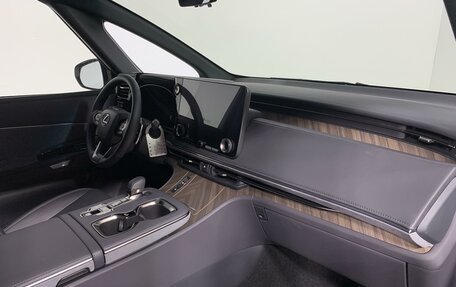 Lexus LM, 2024 год, 22 990 000 рублей, 10 фотография