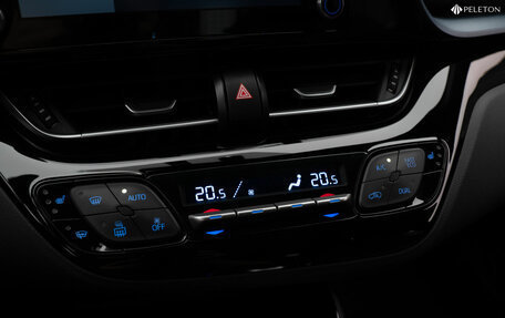 Toyota C-HR I рестайлинг, 2020 год, 2 780 000 рублей, 17 фотография