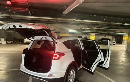 Toyota RAV4, 2018 год, 3 000 000 рублей, 3 фотография