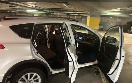 Toyota RAV4, 2018 год, 3 000 000 рублей, 5 фотография