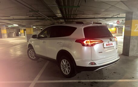 Toyota RAV4, 2018 год, 3 000 000 рублей, 10 фотография