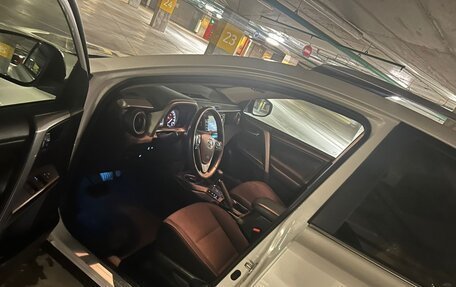 Toyota RAV4, 2018 год, 3 000 000 рублей, 18 фотография