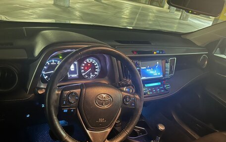 Toyota RAV4, 2018 год, 3 000 000 рублей, 7 фотография