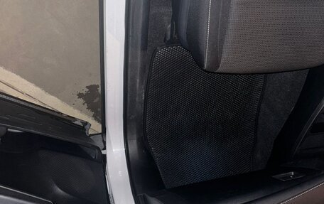 Toyota RAV4, 2018 год, 3 000 000 рублей, 16 фотография