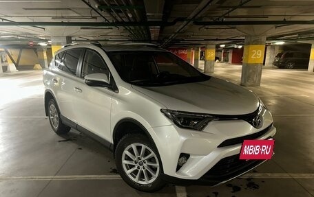 Toyota RAV4, 2018 год, 3 000 000 рублей, 13 фотография