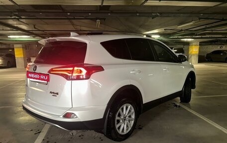Toyota RAV4, 2018 год, 3 000 000 рублей, 11 фотография