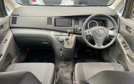 Toyota ISis I, 2011 год, 1 100 000 рублей, 7 фотография