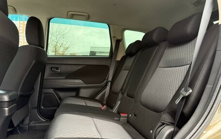 Mitsubishi Outlander III рестайлинг 3, 2015 год, 1 550 000 рублей, 9 фотография