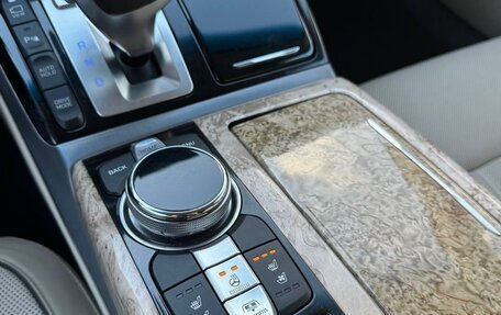 Genesis G90 I рестайлинг, 2016 год, 2 350 000 рублей, 18 фотография