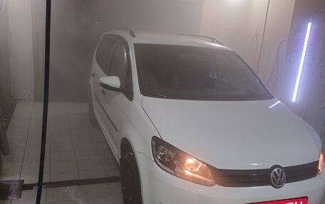 Volkswagen Touran III, 2014 год, 799 000 рублей, 2 фотография