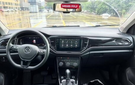 Volkswagen T-Roc I, 2021 год, 1 750 000 рублей, 3 фотография