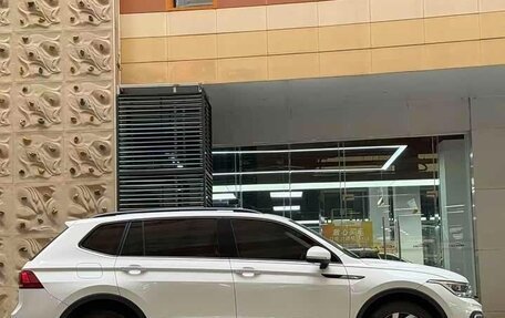 Volkswagen Tiguan II, 2022 год, 1 822 277 рублей, 8 фотография