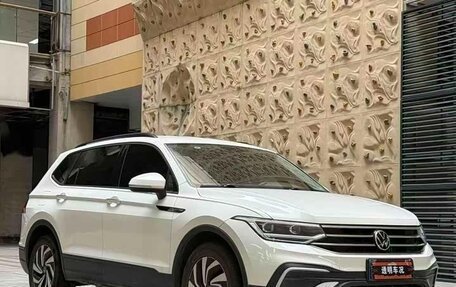 Volkswagen Tiguan II, 2022 год, 1 822 277 рублей, 3 фотография