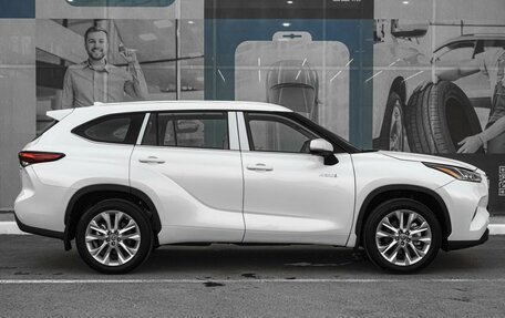 Toyota Highlander, 2022 год, 6 089 000 рублей, 5 фотография