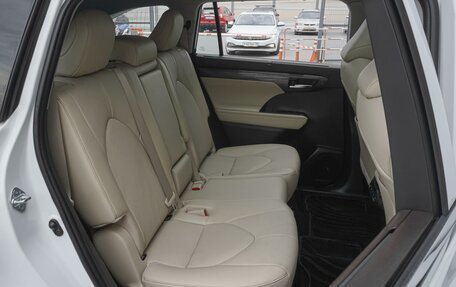 Toyota Highlander, 2022 год, 6 089 000 рублей, 7 фотография