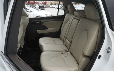 Toyota Highlander, 2022 год, 6 089 000 рублей, 10 фотография