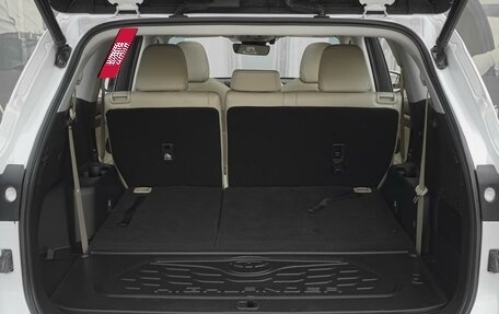 Toyota Highlander, 2022 год, 6 089 000 рублей, 25 фотография