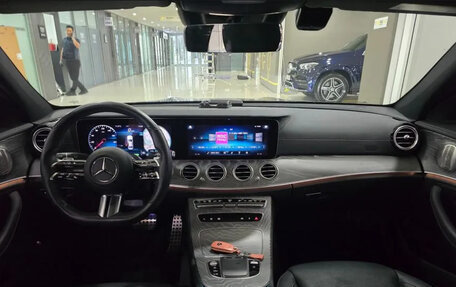 Mercedes-Benz E-Класс, 2022 год, 3 405 000 рублей, 13 фотография