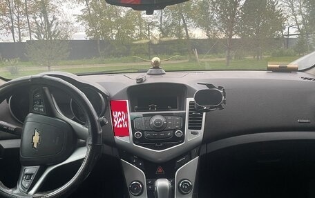 Chevrolet Cruze II, 2010 год, 500 000 рублей, 3 фотография